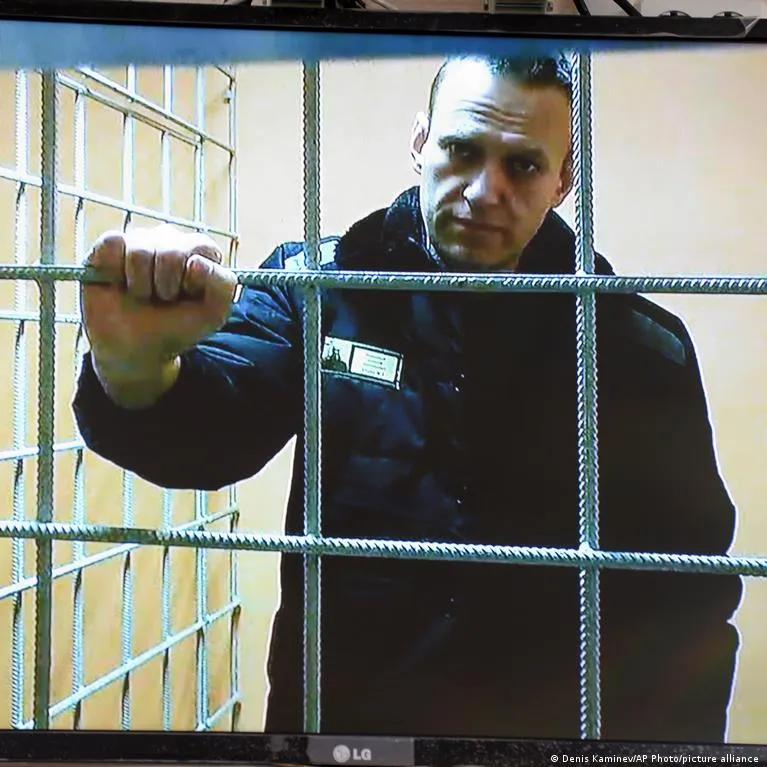 Навальный в тюрьме border=